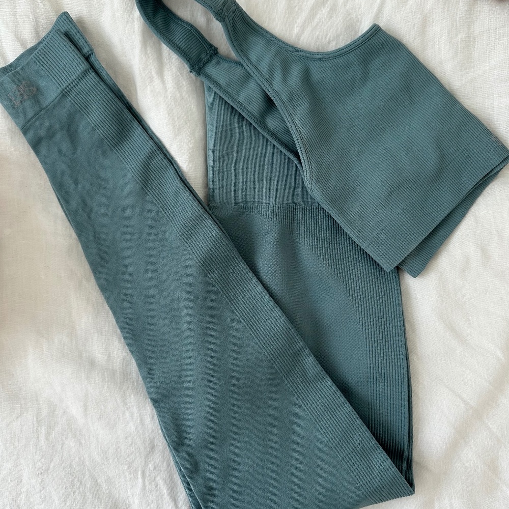 Set Active X Madelyn Cline Blue-Gray workout set